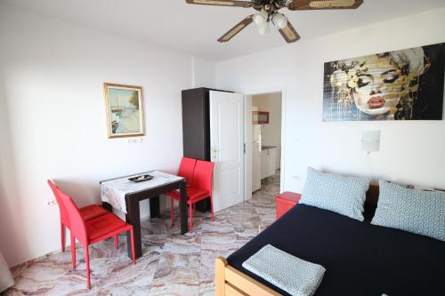 2 bedrooms, 2 beds