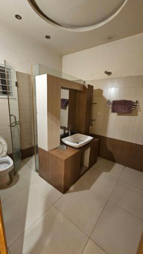 5 Bedrooms furnished separate upper portion house in DHA Phase 4 Lahore - image 10