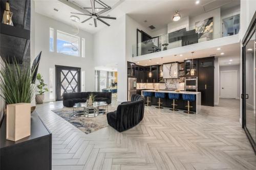 Modern Luxe Oasis with Pool in Deitona (TX)