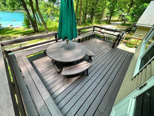 Iekārtas, Emerald Cove Cottage-3 bd, 2 ba-Sleeps 10 in Ņūveigo (MI)