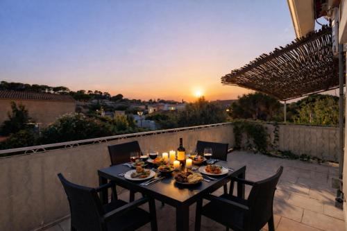 Haut de villa Chloé - Cosy avec clim, terrasse & parking privé, Sanary