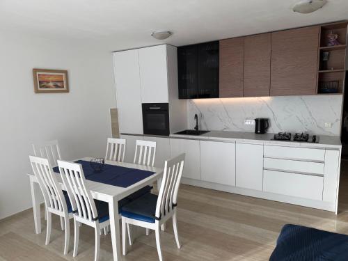 virtuve, Apartment Perla in Dinjiska