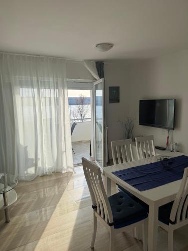 Istaba viesiem, Apartment Perla in Dinjiska