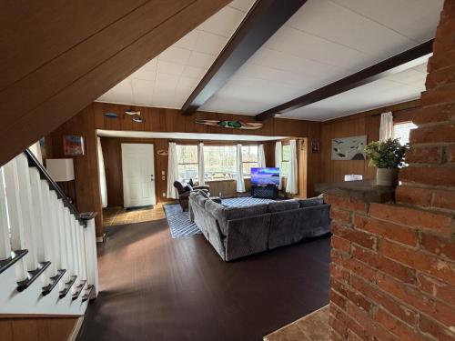 Iekārtas, Emerald Cove Cottage-3 bd, 2 ba-Sleeps 10 in Ņūveigo (MI)