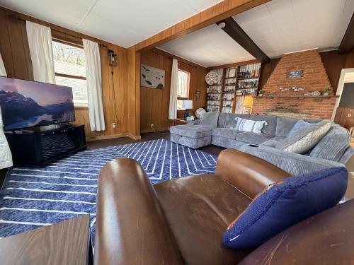 Atpūtas iespējas, Emerald Cove Cottage-3 bd, 2 ba-Sleeps 10 in Ņūveigo (MI)
