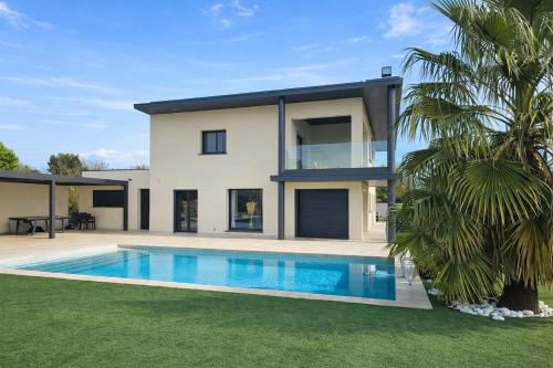 Villa de luxe à 5 minutes du centre-ville de Nîmes avec piscine chauffée - Location, gîte - Nîmes