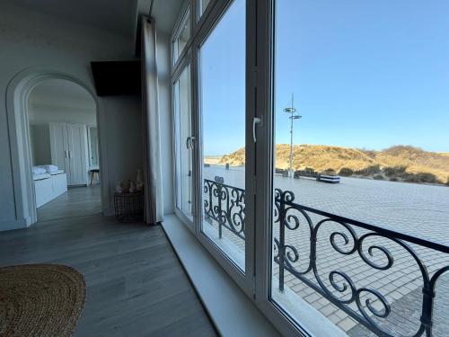 Direct aan Strand & Zeedijk - Licht Appartement 75m2 - Zeebrugge - 5 Personen – khách sạn tại Lissewege