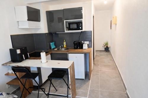 Sky Haven, 5Mins Orly Airport Apt 23 in Ати-Мон