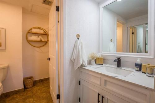 Ground Level Condo near Pool Princesa B-101 - image 3