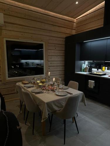 Villa Honkavaara - New timelesness&stunning views in Laukaa