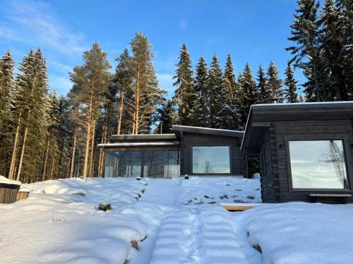 Villa Honkavaara - New timelesness&stunning views in Laukaa