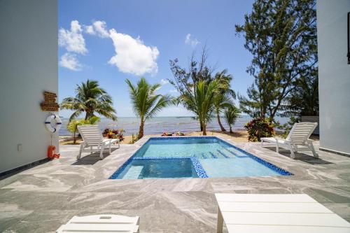 Villa Armoniosa - Stunning 4BR Beachfront Villa w/ Pool & Ocean Views in Riversdale