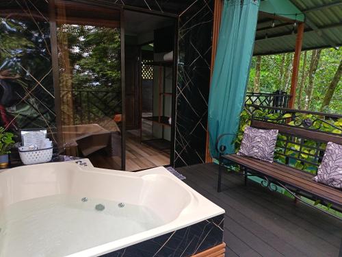 Breezes Ecolodge in San Gerardo