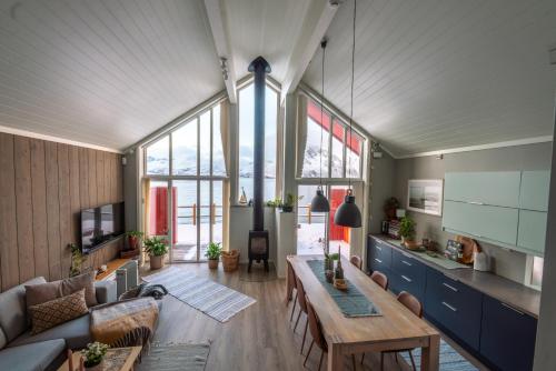 Lofoten sea view Rorbu -Unique hideaway in the heart of Lofoten, Vestvågøya