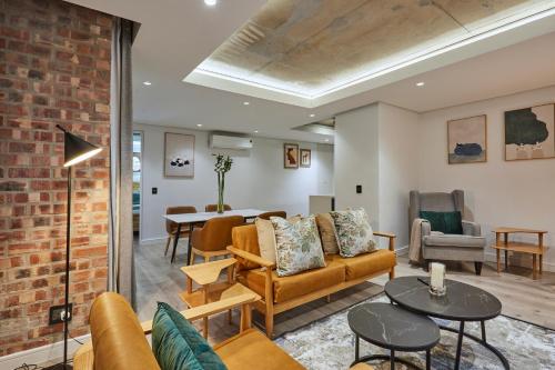 Modern Spacious Signature Apartment - image 13