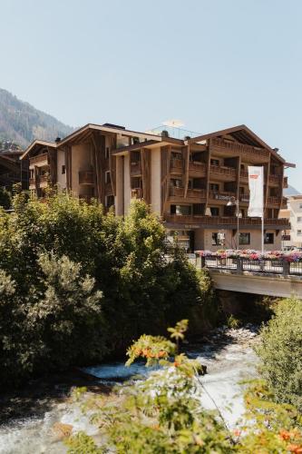 Hotel COSMEA 4 Stars - Your Dolomites experience – khách sạn tại Ortisei