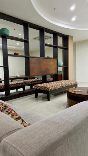 로비, Oceanfront Escape with Pool and Steps to Beach in 포트모어