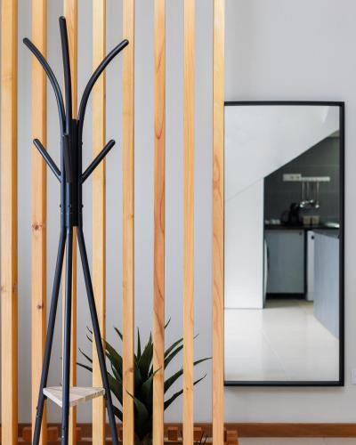 House 66 by Azorean Living in เรลวา