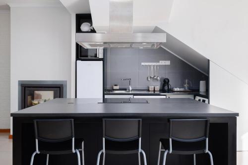 House 66 by Azorean Living in เรลวา