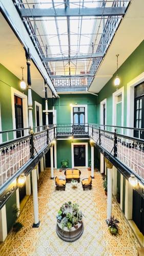 Einrichtungen, 1825 Stay in La Paz