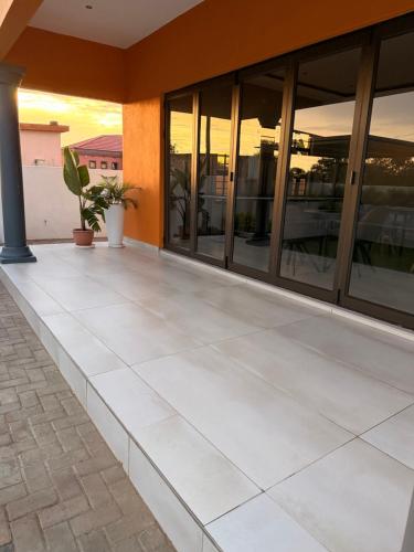 Glitz & Glam Guesthouse in Serule