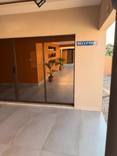 Glitz & Glam Guesthouse in Serule