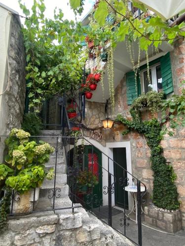 Ankora, Omiš