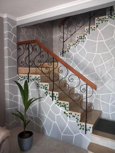 stairs to happiness gîte à louer Ferreiras