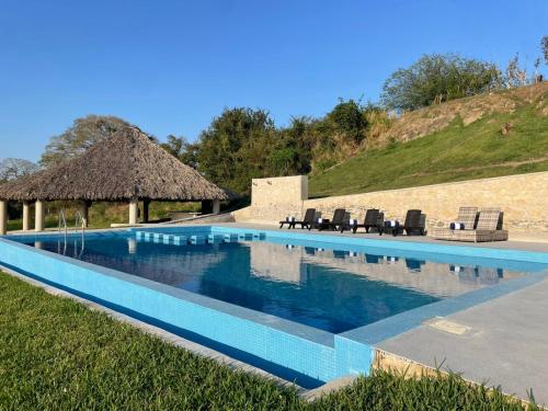 Peldbaseins, LOS BAMBUES HOTEL in Jamapa