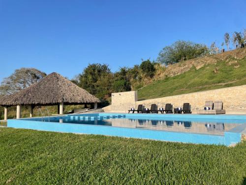 Peldbaseins, LOS BAMBUES HOTEL in Jamapa