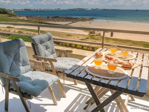 RÉF 149 - LARMOR-PLAGE Studio T1 bis avec balcon pleine vue mer – khách sạn tại Larmor-Plage