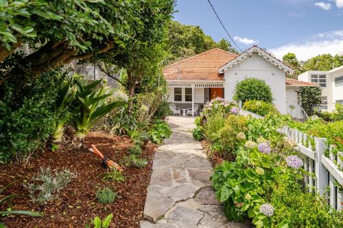 Harbour Bungalow Rose Bay Sydney in Rose Bay