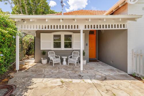 Harbour Bungalow Rose Bay Sydney in Rose Bay