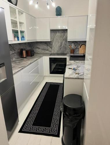 Spacious 2 Bed Apartment in Addlestone - image 13