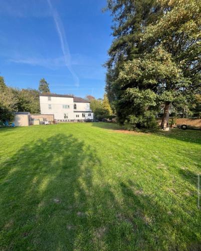 Spacious 2 Bed Apartment in Addlestone