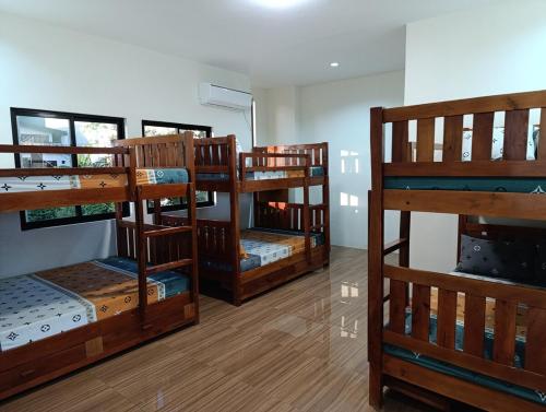 MICHAELS  HOT SPRING RESORT in ลากูน่า