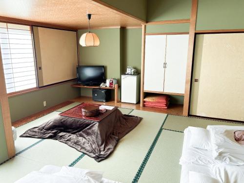 room detail thumbnail 1