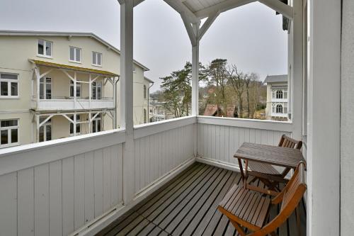 ระเบียง/ชานเรือน, DÜNENHAUS Sellin (DUNENHAUS Sellin) in ออสซีบาร์ด ซีลเลิ่นน์