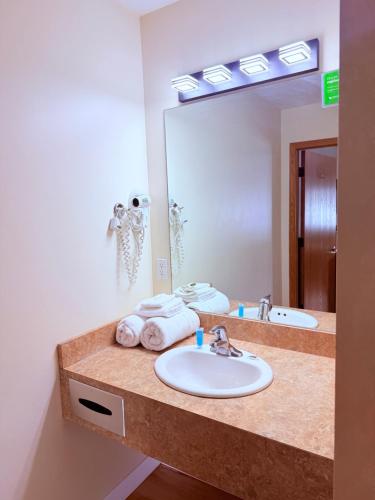 The Kingsley Suites