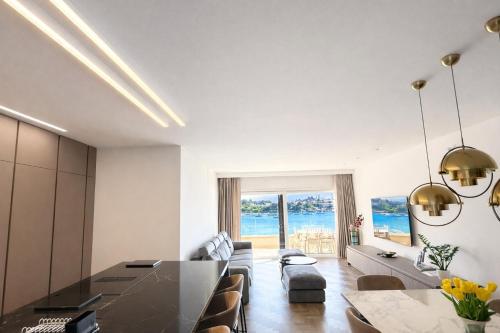 Galileo - Modern Seafront Apartment-Sliema Ferries 5