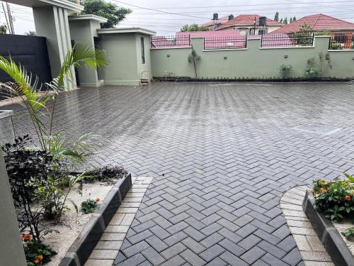 Apartment in Kampala-Power Backup Generator- No City Noise -Free Wifi & parking -Easy Access - image 5