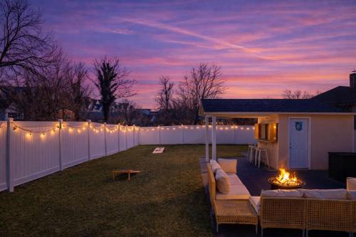 Vybavení, 3BR Beach House | Fire Pit & Bar | Steps to Beach in Long Branch (NJ)