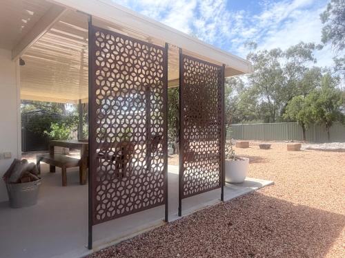 Iekārtas, The Miners Cottage on Nettleton in Lightning Ridge