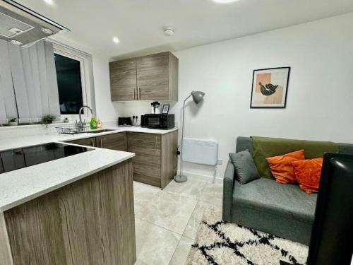 Modern Top Floor 1BR Flat with Fast WiFi and Close To Amenities – khách sạn tại Gabalfa
