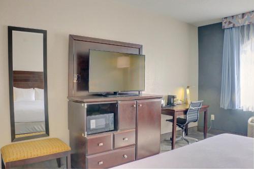 Quality Inn & Suites Roswell - image 25
