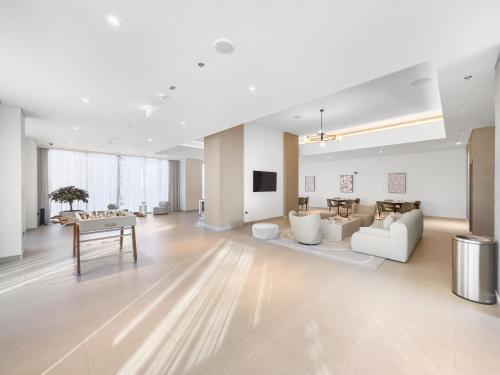 Forte Royale 2BR Luxury Living in Downtown-11 - image 6