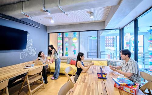 บริการและสิ่งอำนวยความสะดวก, หลับดี แบงค็อก สยาม (Lub d Bangkok Siam – New Look, Across from MBK & Skytrain Access) near สนามกีฬาแห่งชาติ