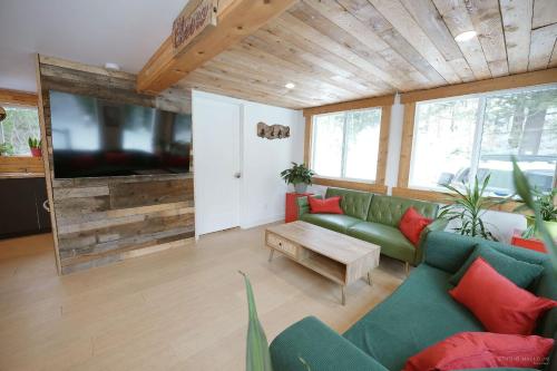 Spa et Waterfront - Cachette du Petit Lac in Chertsey (QC)