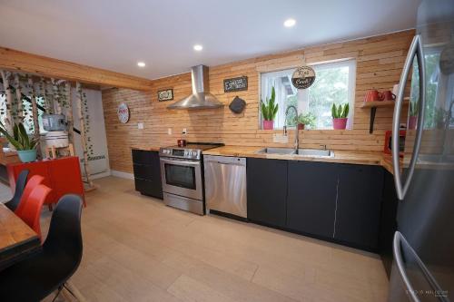 Spa et Waterfront - Cachette du Petit Lac in Chertsey (QC)