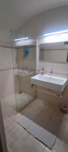 Vannas istaba, MAS Estrela Chambre Lo Roc in Besseges